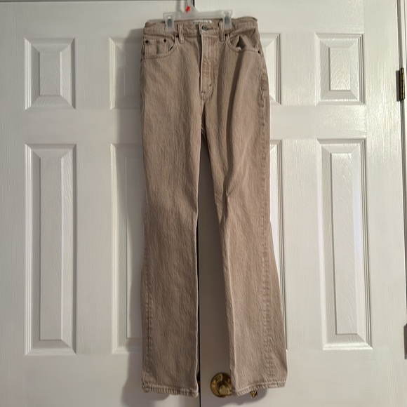 Abercrombie & Fitch Curve Love Ultra High Rise 90s Straight
Jean - Picture 1 of 6